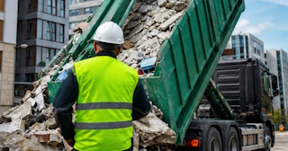 Вывоз строительного мусора в Балакове: услуги лицензированной компании — ПроМусор
